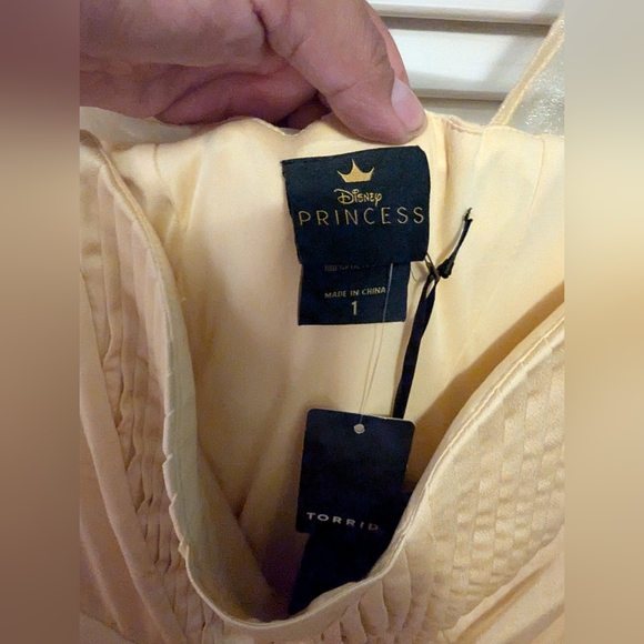 NWOT TORRID PREMIUM PRINCESS BELLE BEAUTY AND THE BEAST COSPLAY DRESS HALLOWEEN - Picture 6 of 7